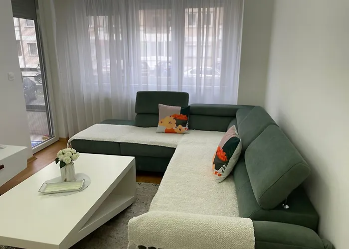 Tuse Lux * Σκόπια